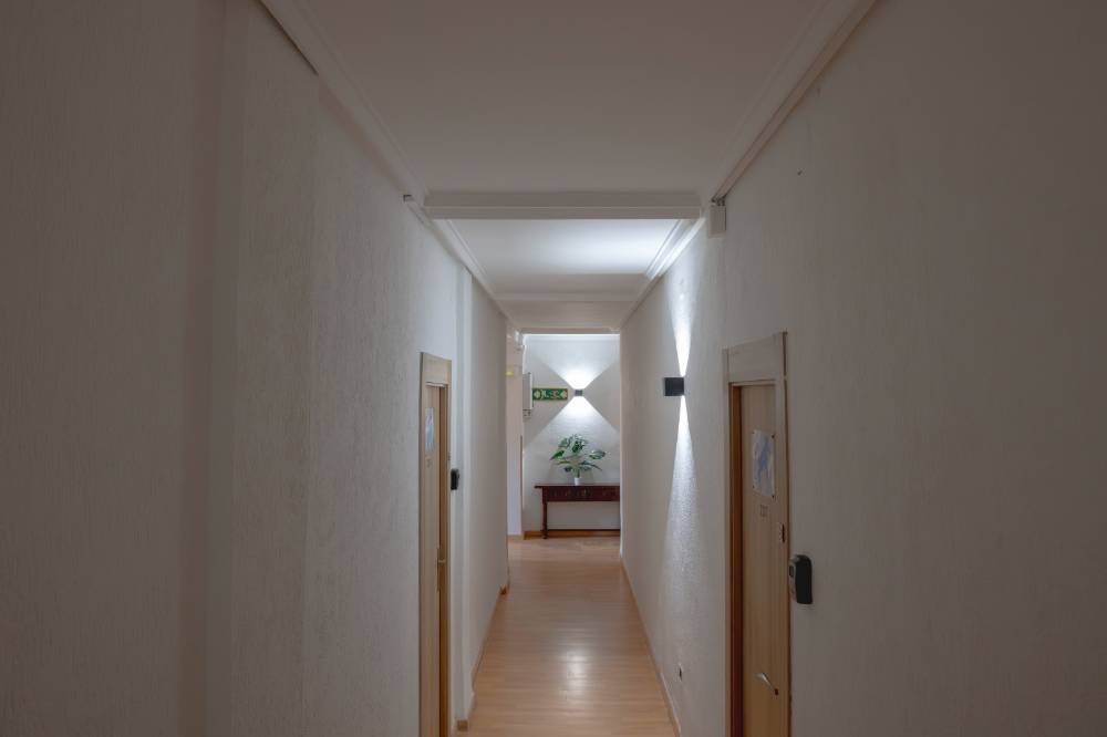 Pasillo de habitaciones del hotel
